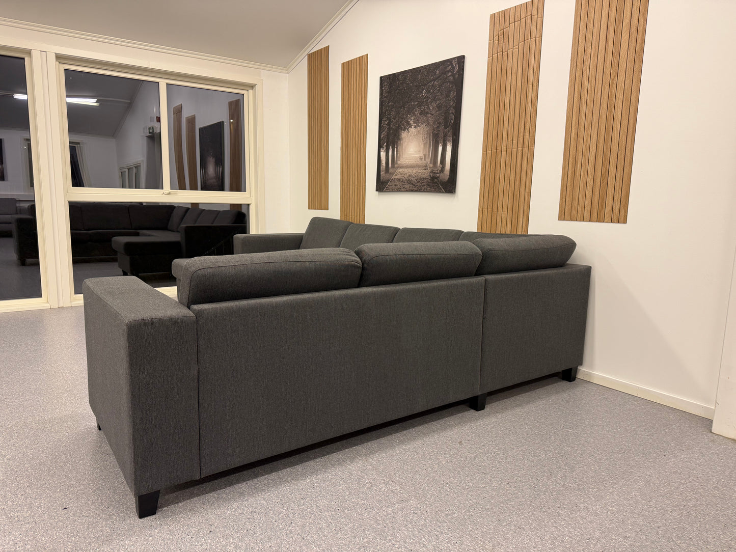 Trevillo hjørnesofa i mørk grå - Adoua Sofa
