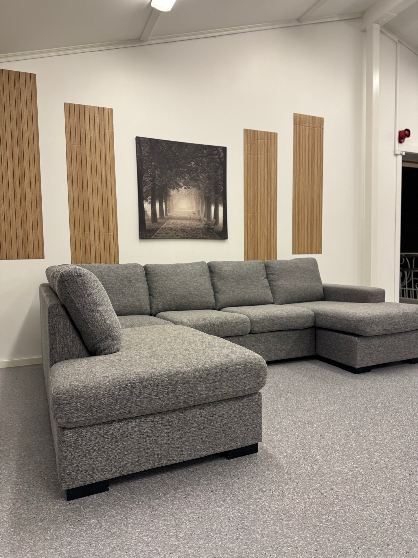 Nyrenset | Max U-sofa i lys grå – romslig og komfortabel - Adoua Sofa