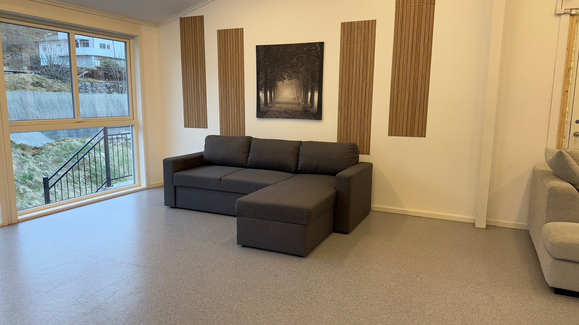 Sovesofa med sjeselong og oppbevaring - Adoua Sofa