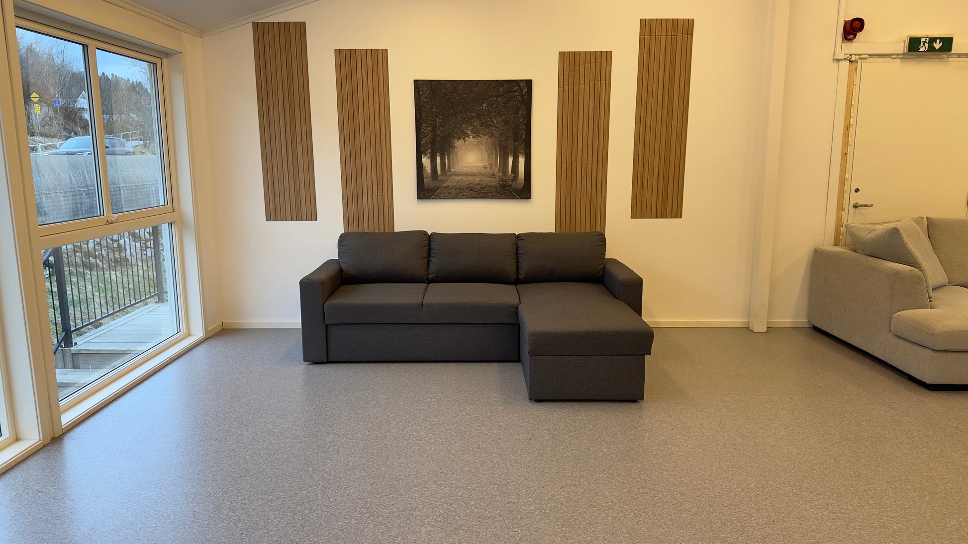 Sovesofa med sjeselong og oppbevaring - Adoua Sofa