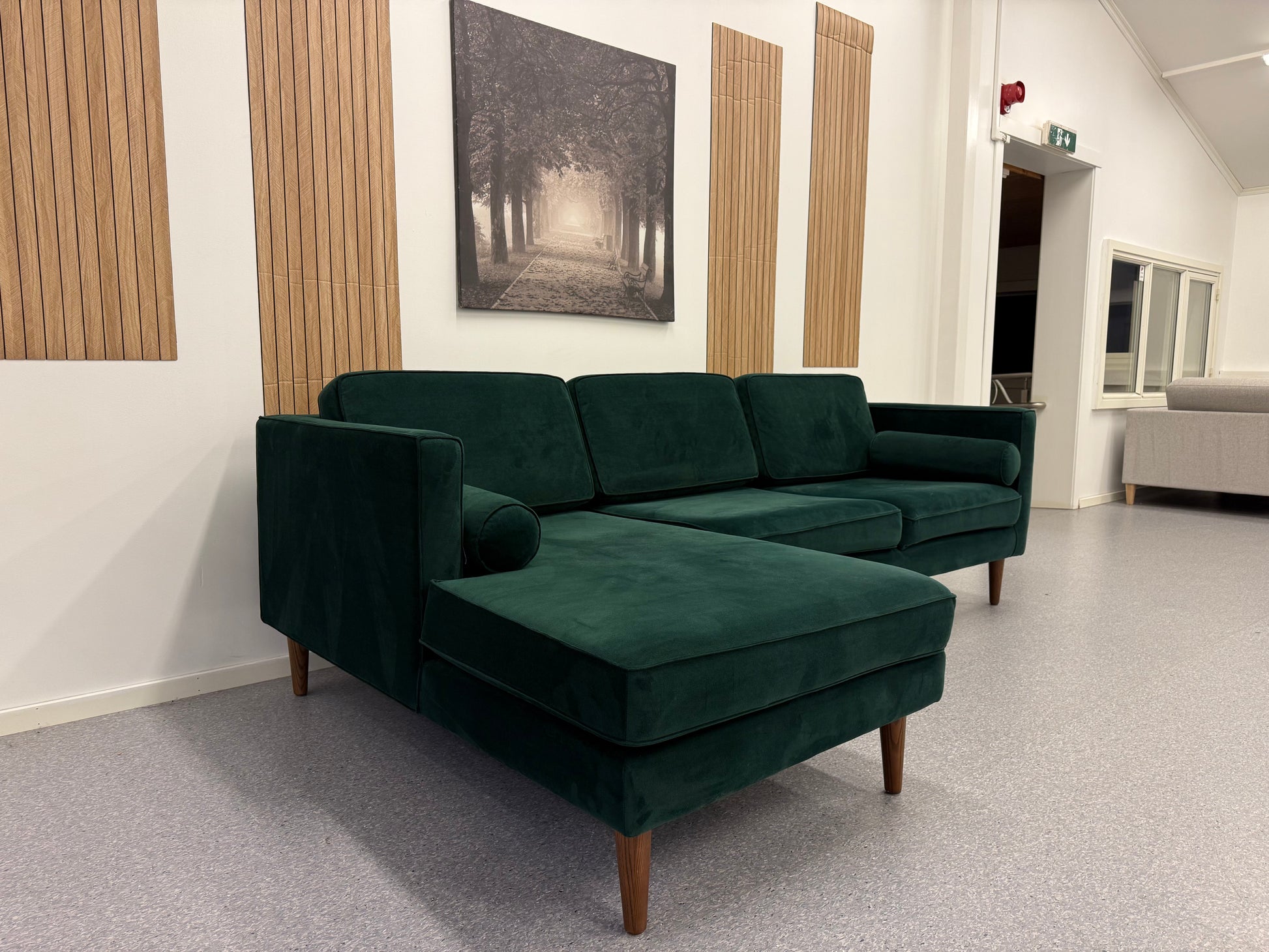 Nyrenset | Mørk grønn Sofacompany Harper sofa i velur - Adoua Sofa