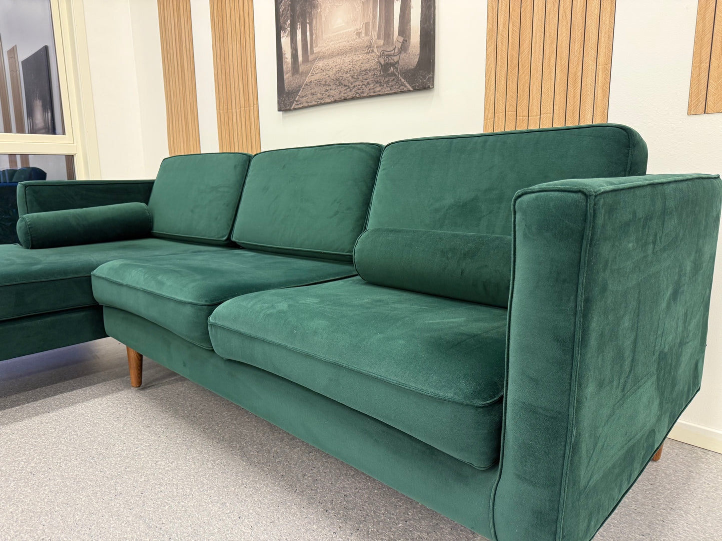 Nyrenset | Mørk grønn Sofacompany Harper sofa i velur - Adoua Sofa