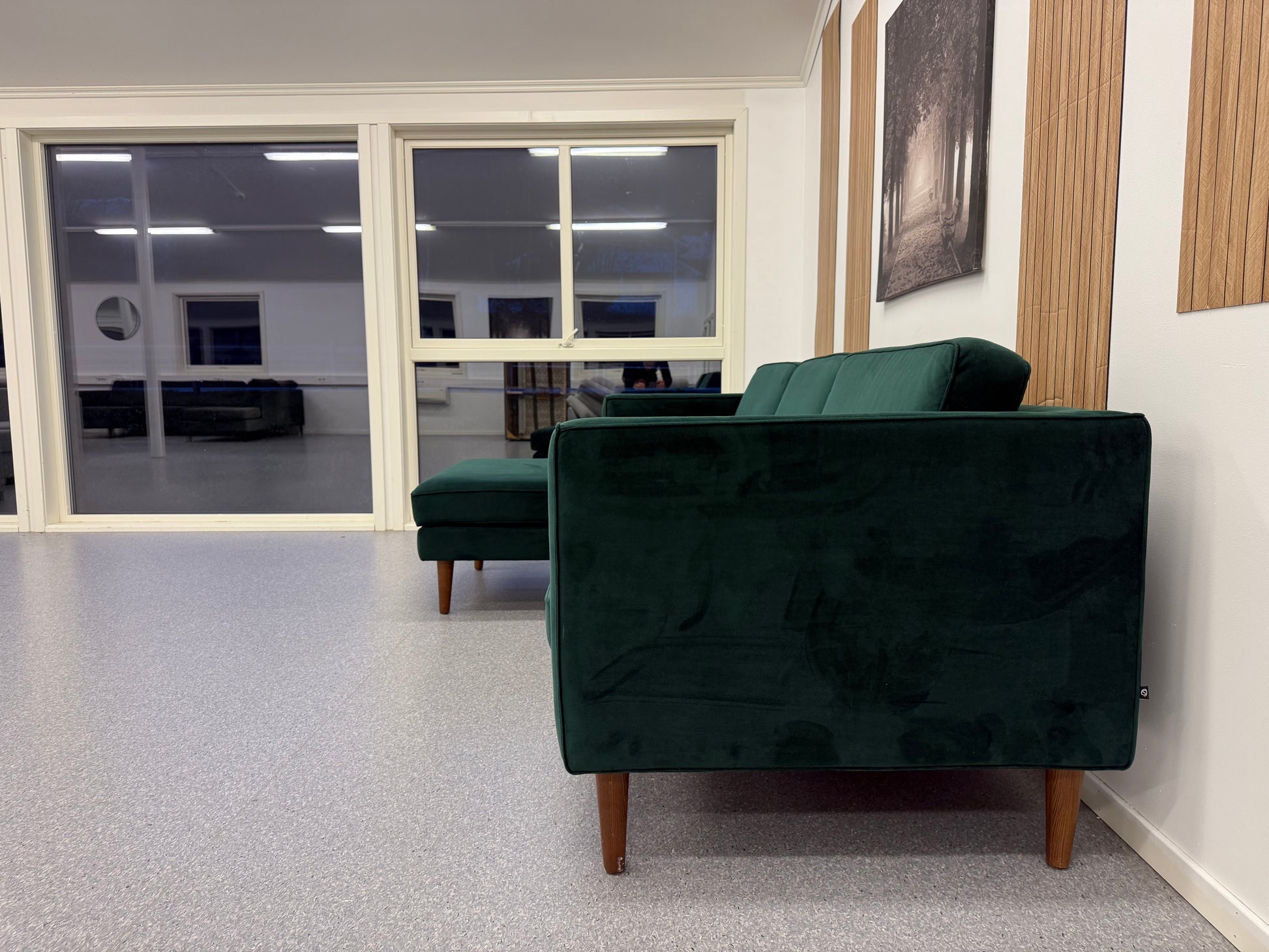 Nyrenset | Mørk grønn Sofacompany Harper sofa i velur - Adoua Sofa