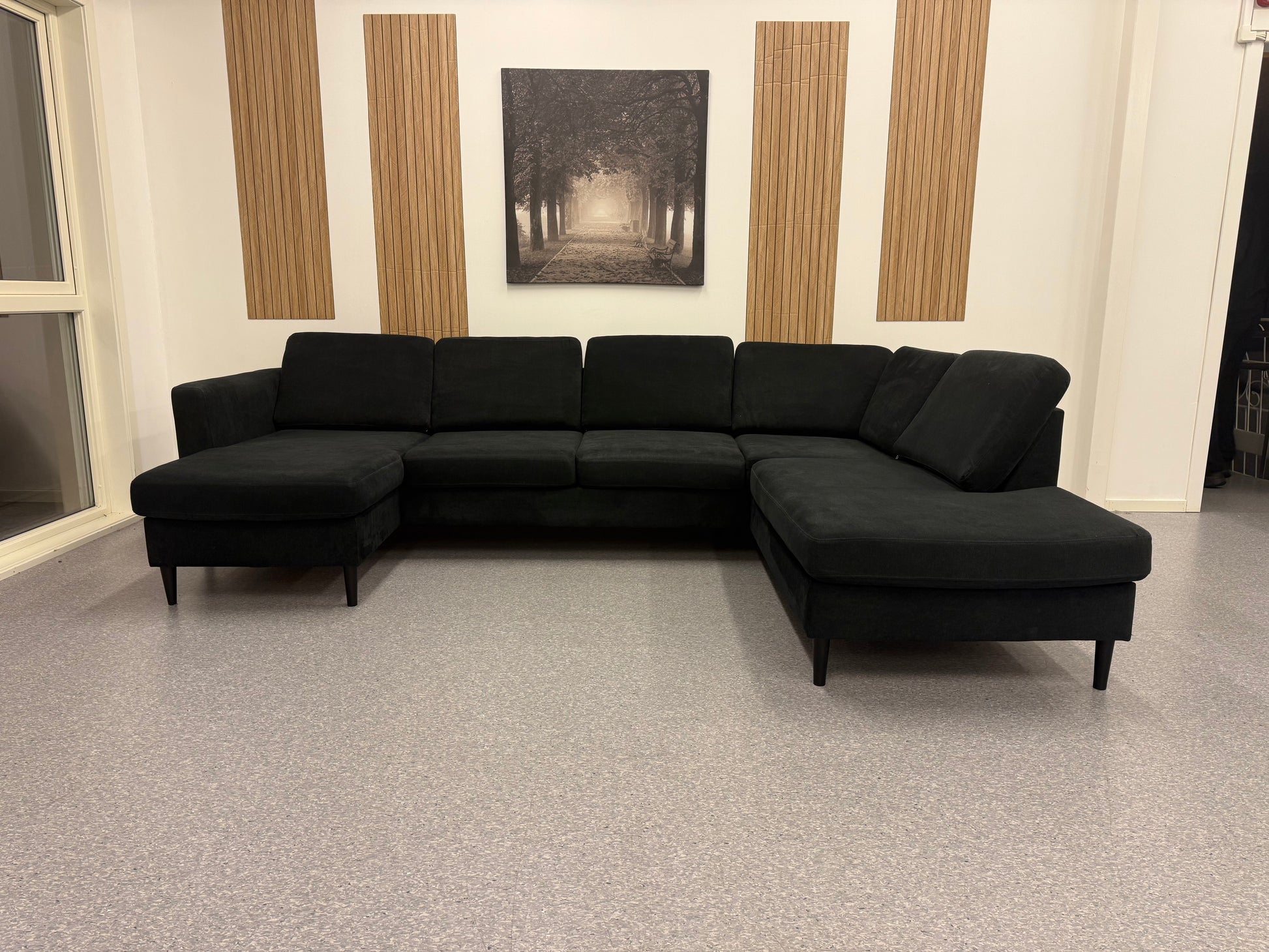 Nyrenset | Svart U-sofa med romslig komfort - Adoua Sofa