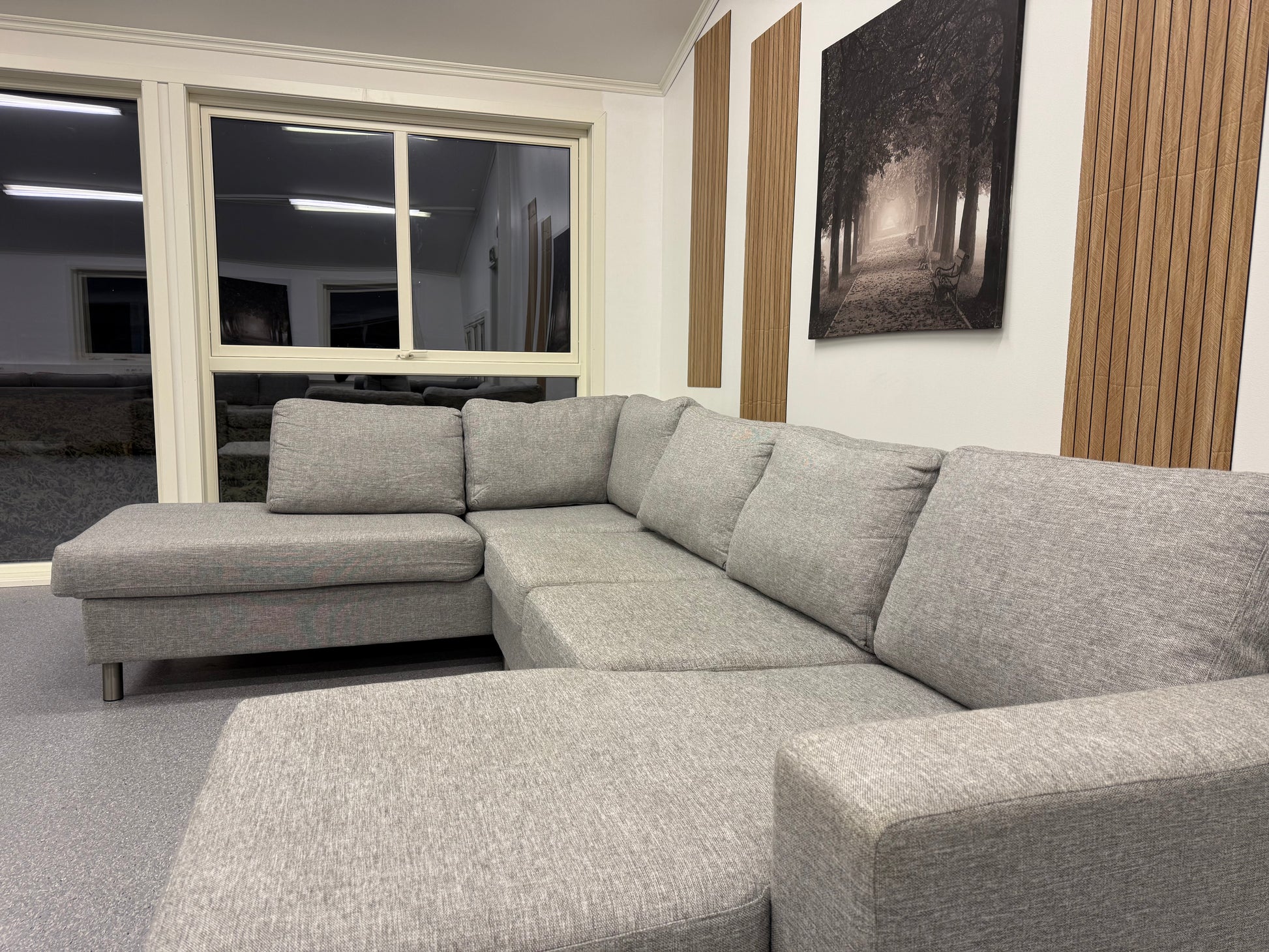 Nyrenset | Moderne U-sofa i lys grå - Adoua Sofa