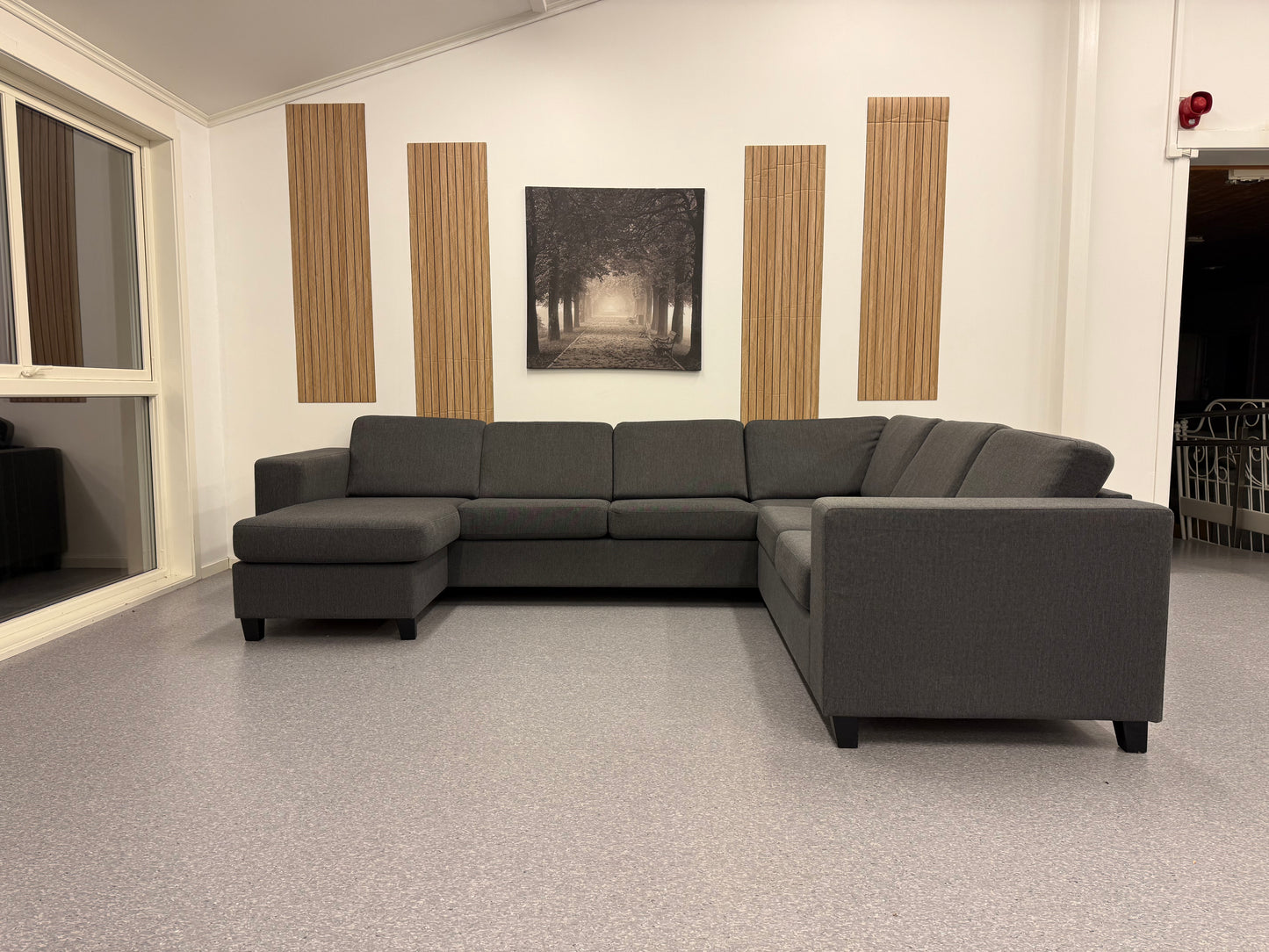 Trevillo hjørnesofa i mørk grå - Adoua Sofa
