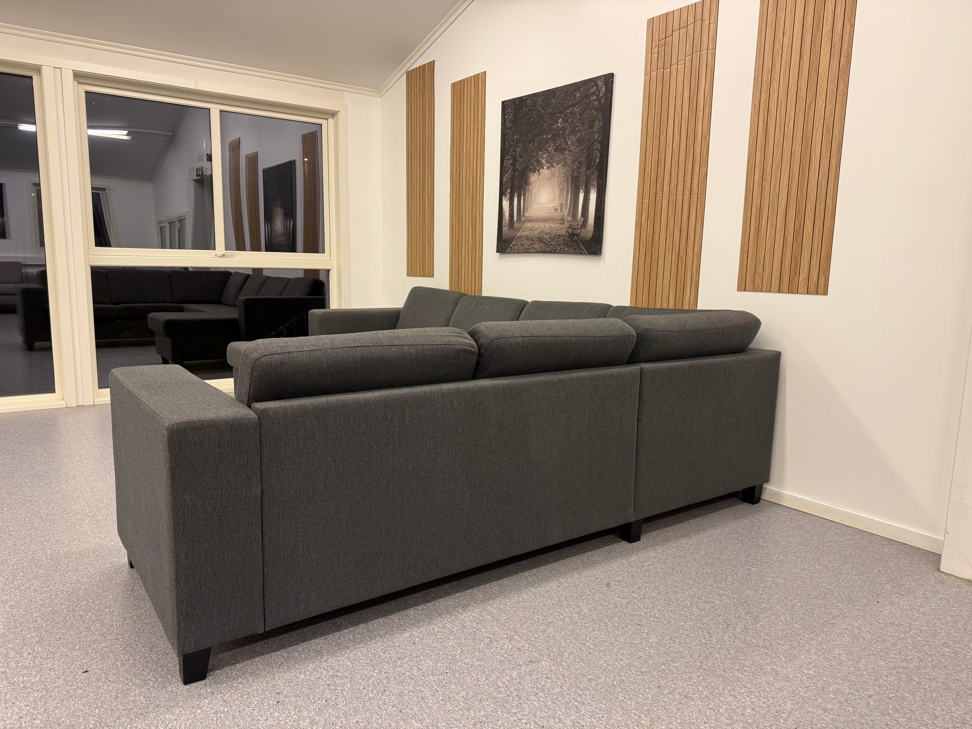 Trevillo hjørnesofa i mørk grå - Adoua Sofa