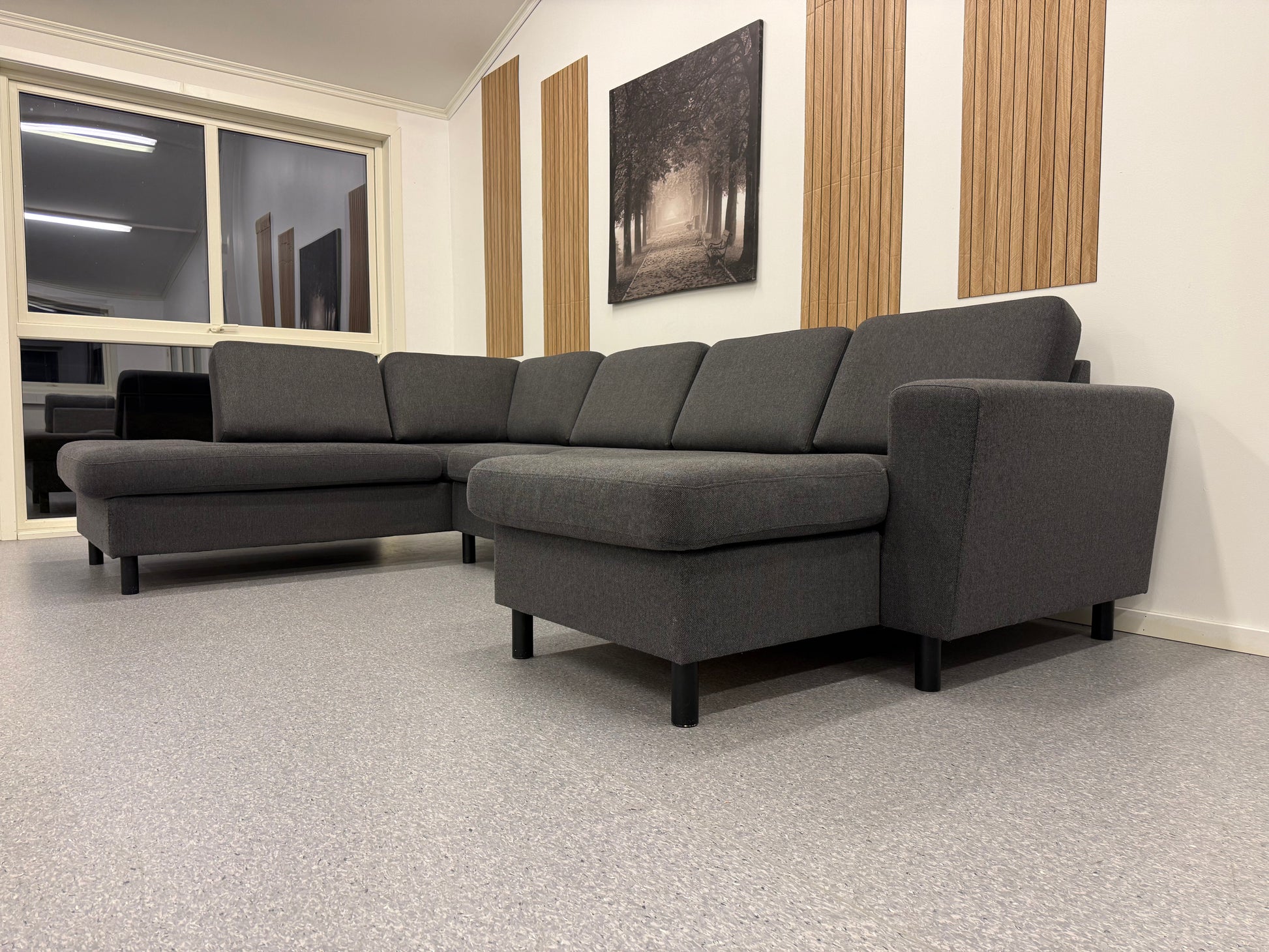 MÅ UT FORT ! Bavaria U-sofa i mørk grå - Adoua Sofa