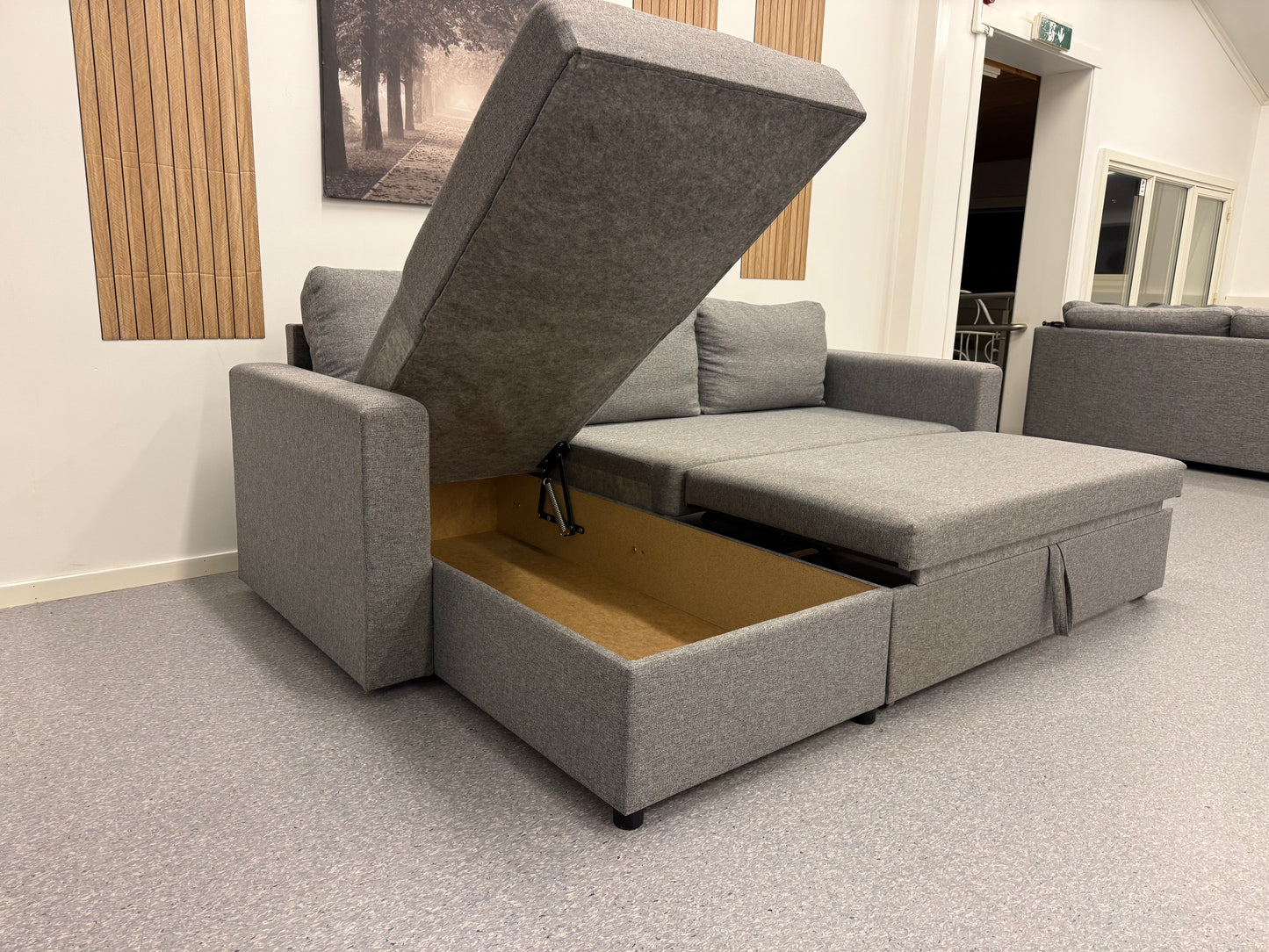 Sovesofa med oppbevaring