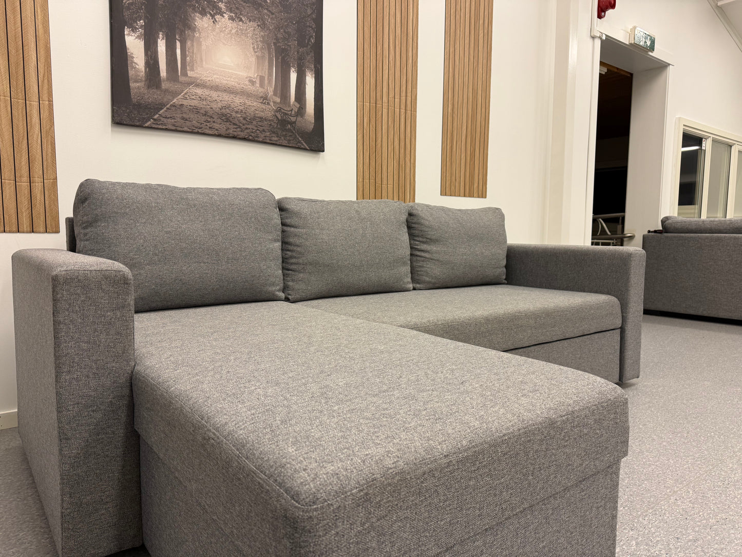 Sovesofa med oppbevaring