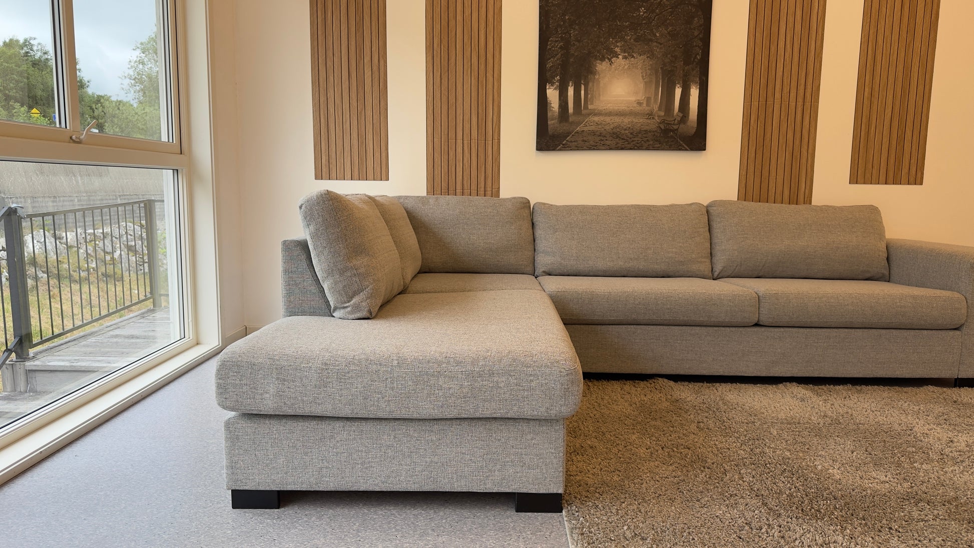 Elegant Grå Sjeselongsofa - Adoua Sofa