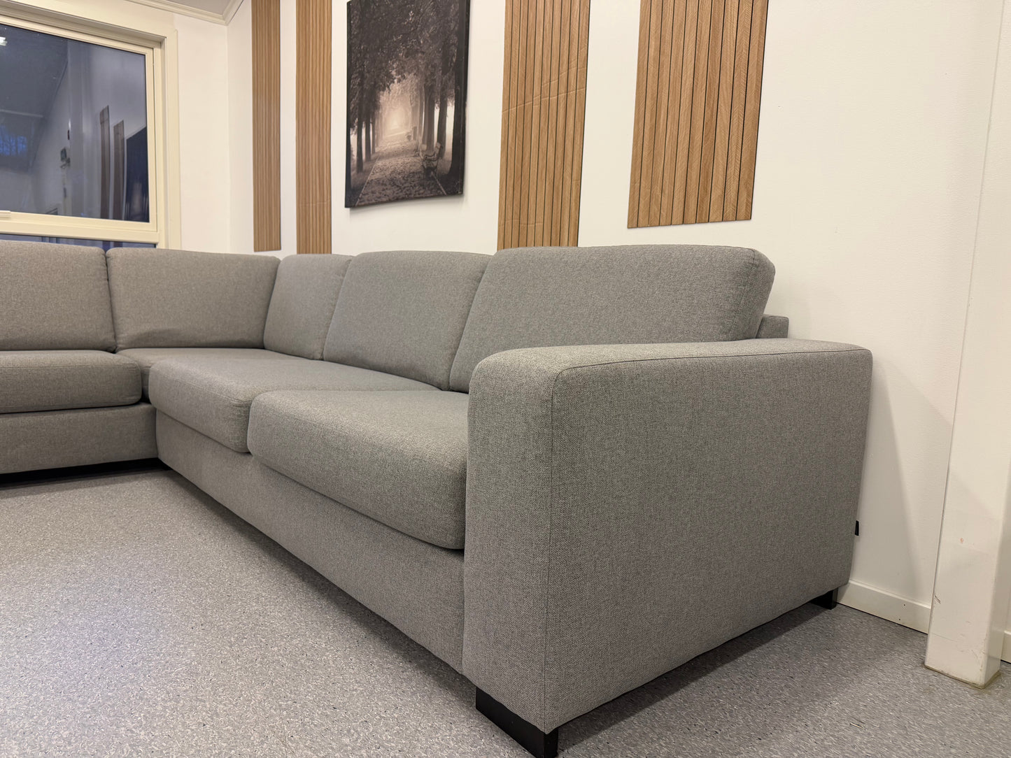 Vilmers hjørnesofa i grå –  ny og eksklusiv modell - Adoua Sofa