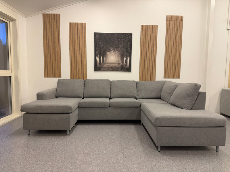 Stor U-sofa fra Skeidar i lys grå – perfekt familie- og TV‑sofa - Adoua Sofa