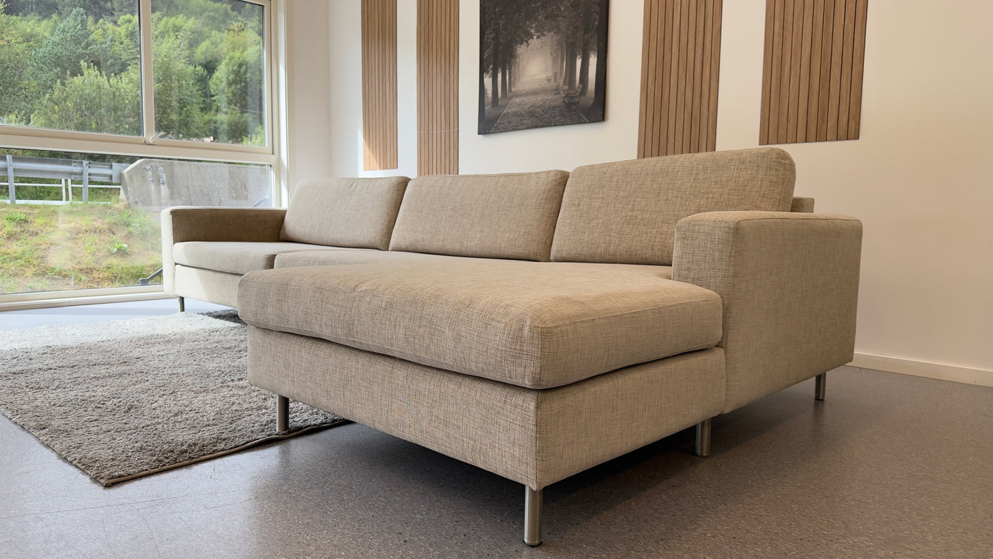 Bolia Scandinavia 4-seter Sofa med Sjeslong - Adoua Sofa