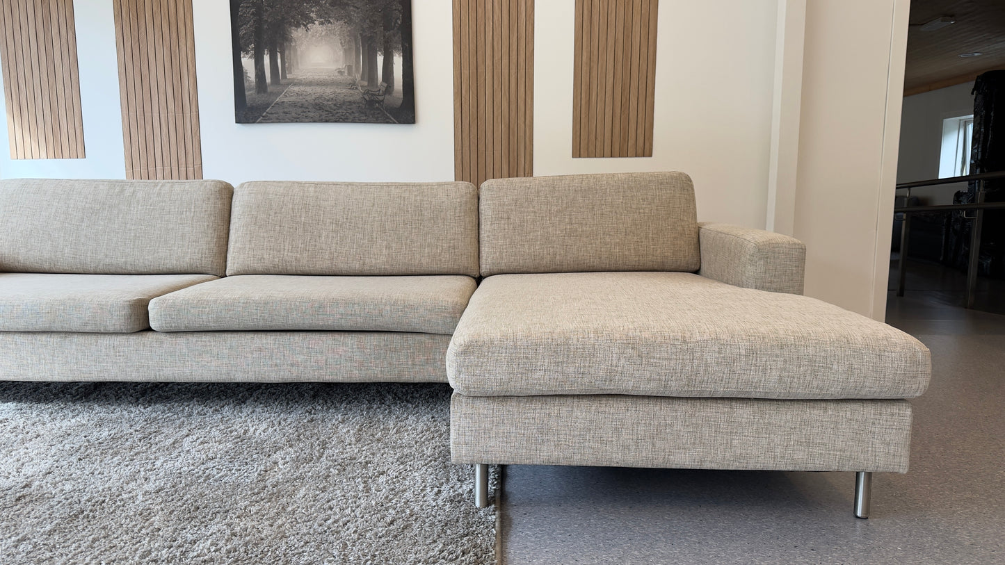 Bolia Scandinavia 4-seter Sofa med Sjeslong - Adoua Sofa