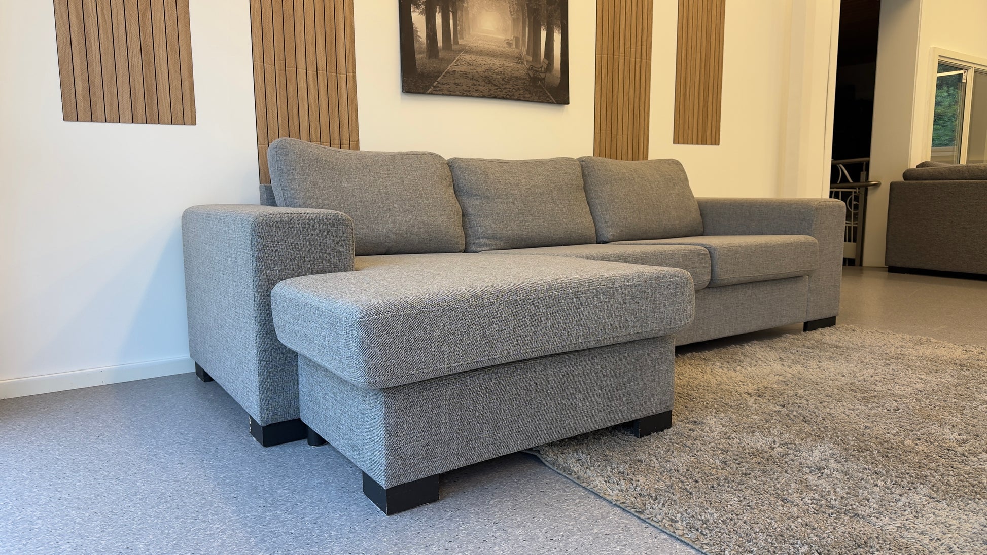 Vendbar hjørnesofa - fleksibel sjeselong og moderne design - Adoua Sofa