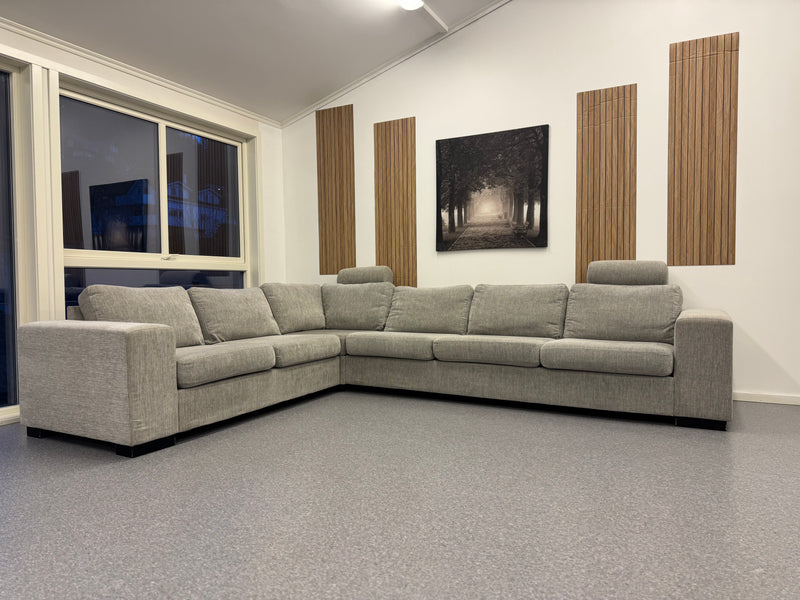 Stor hjørnesofa med maksimal sitteplass inkl. 2 nakkestøtter - Adoua Sofa