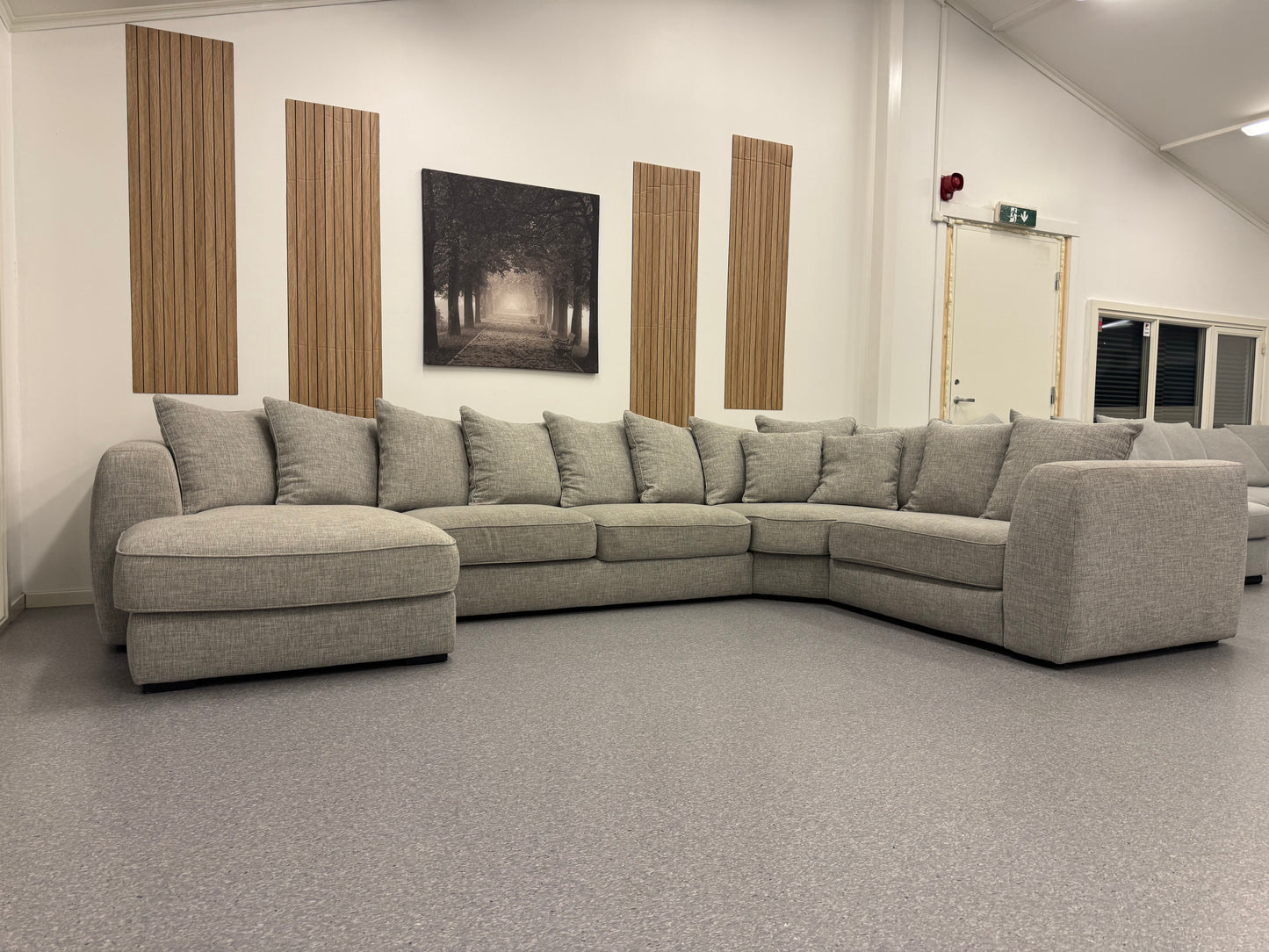 Vilmers hjørnesofa i grå – stor og eksklusiv modell - Adoua Sofa