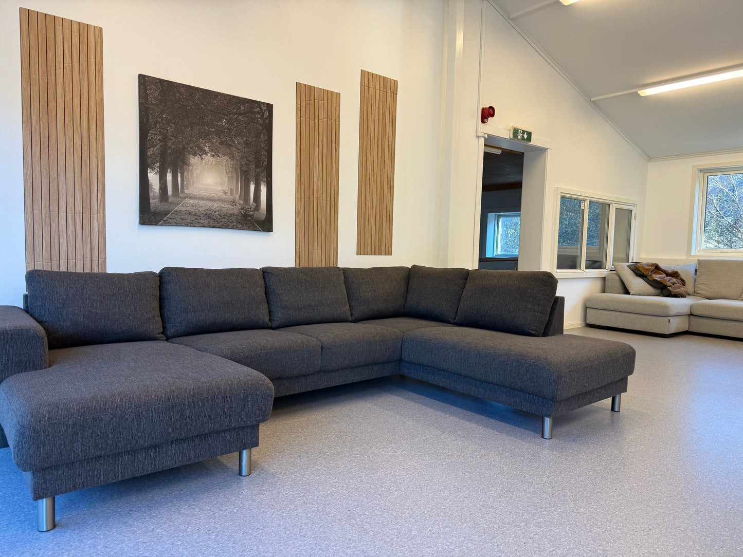 Wilma U-sofa i mørk grå