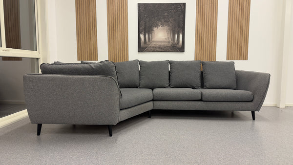 Nyrenset | Romslig kosesofa med ekstra komfort - Adoua Sofa