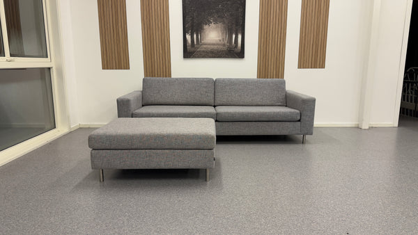 Nyrenset | Bolia Scandinavia 3-seter med puff - Adoua Sofa