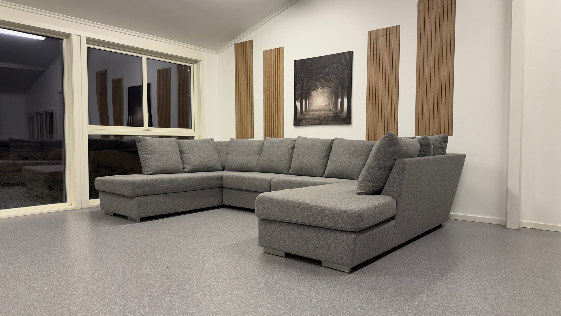 Nyrenset | Stor U-sofa med dobbel sjeselong - Adoua Sofa