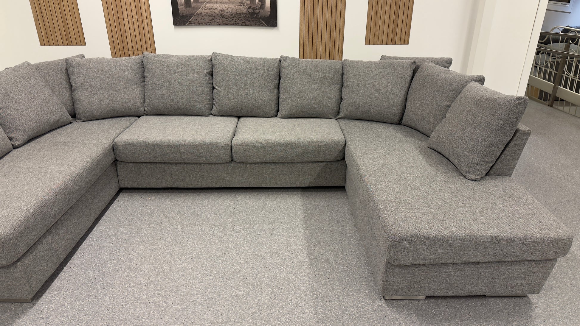 Nyrenset | Stor U-sofa med dobbel sjeselong - Adoua Sofa