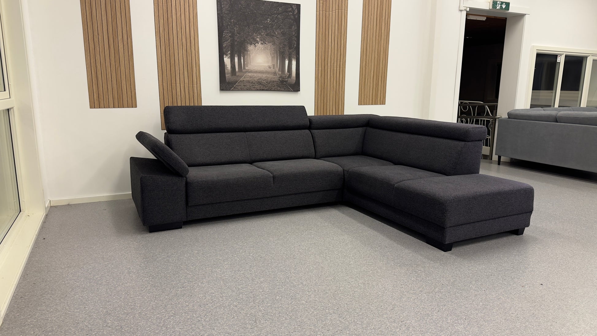 Nyrenset | Funksjonell hjørnesofa med uttrekk og justerbare nakkestøtter - Adoua Sofa