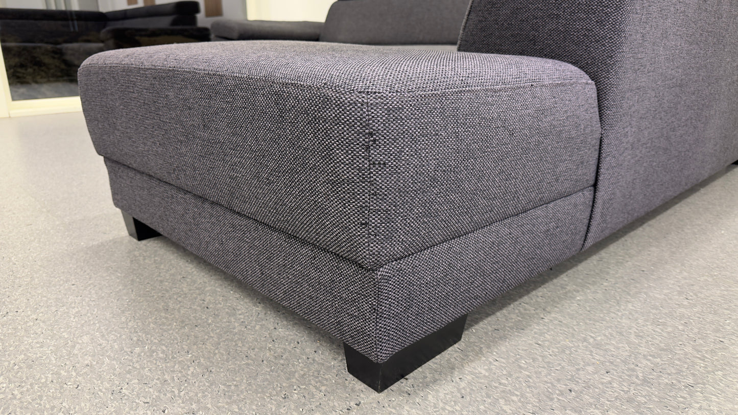 Nyrenset | Funksjonell hjørnesofa med uttrekk og justerbare nakkestøtter - Adoua Sofa