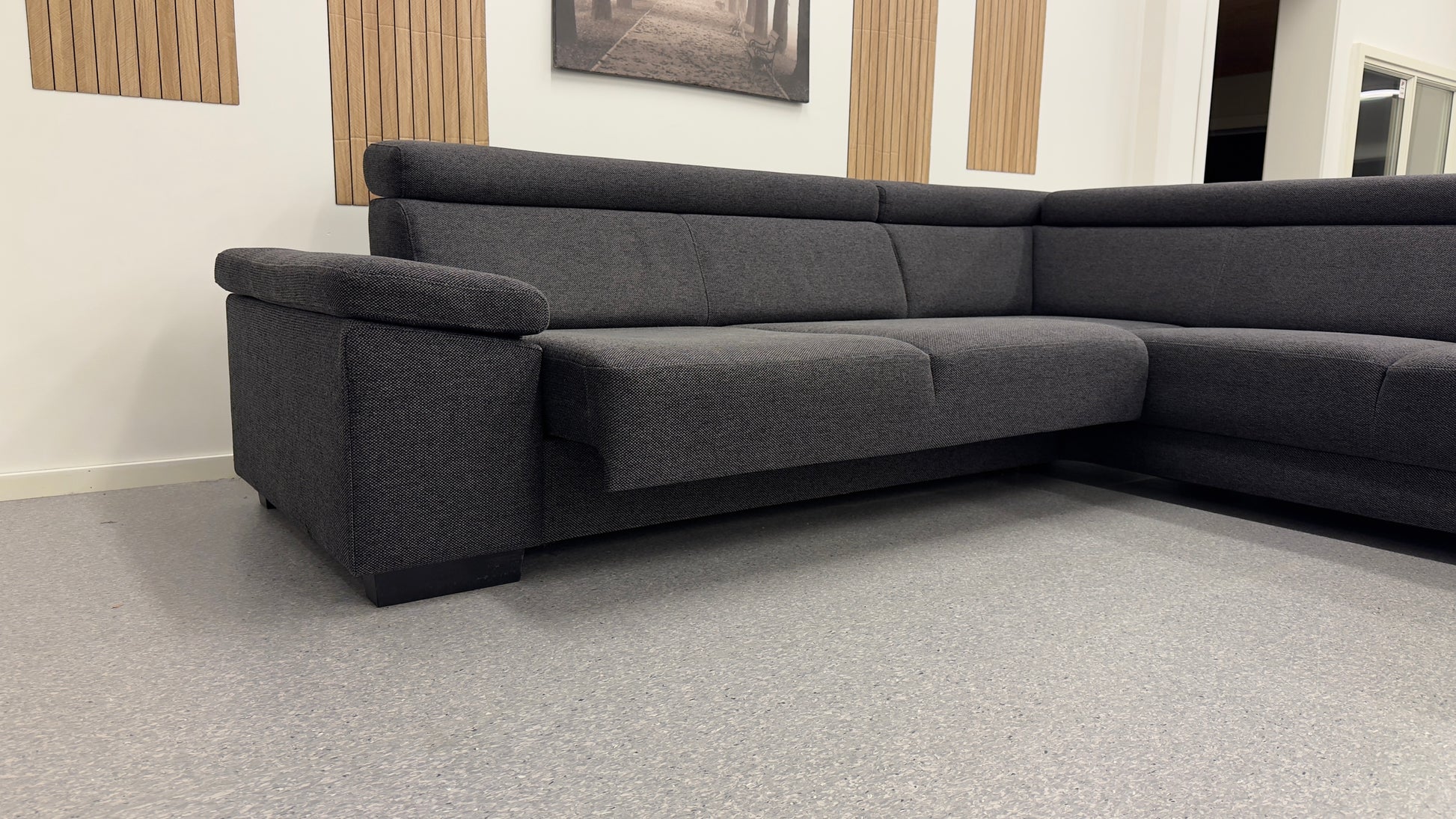 Nyrenset | Funksjonell hjørnesofa med uttrekk og justerbare nakkestøtter - Adoua Sofa