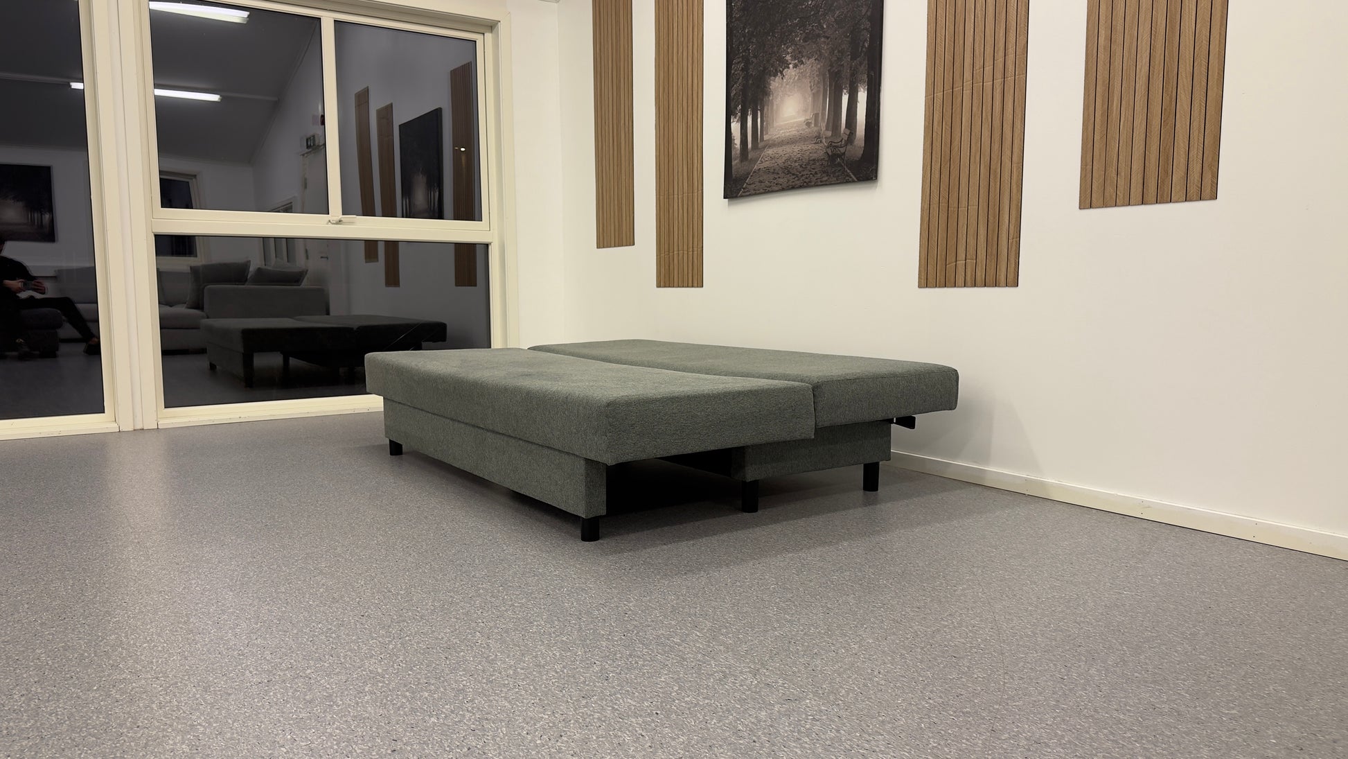 Praktisk sovesofa med oppbevaring - Adoua Sofa