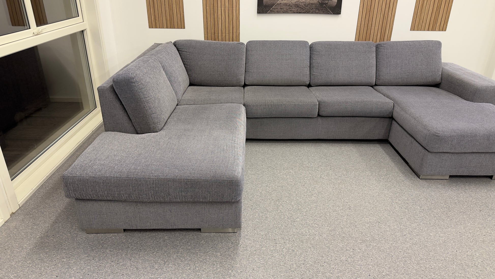 Stor U-sofa – Ekstrem plass & komfort - Adoua Sofa