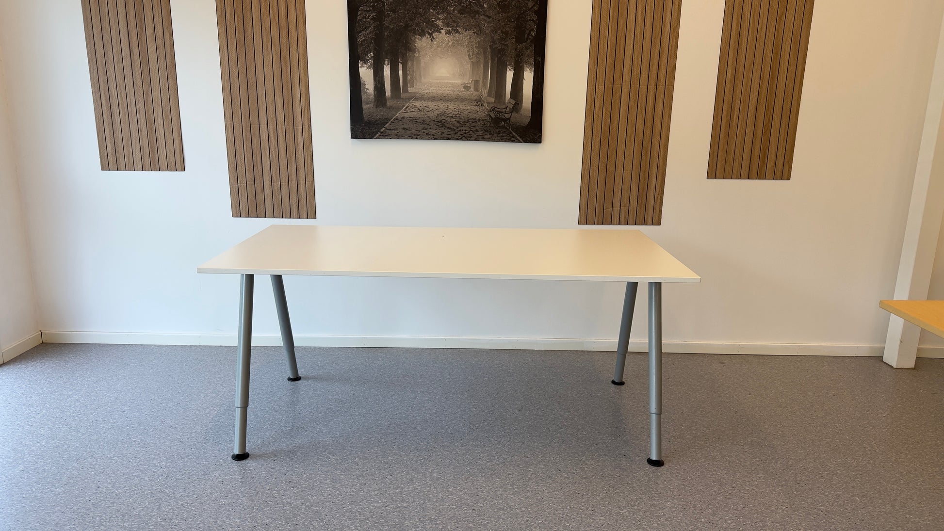 Manuell Hev/Senk Kontorpult – Rett - Adoua Sofa