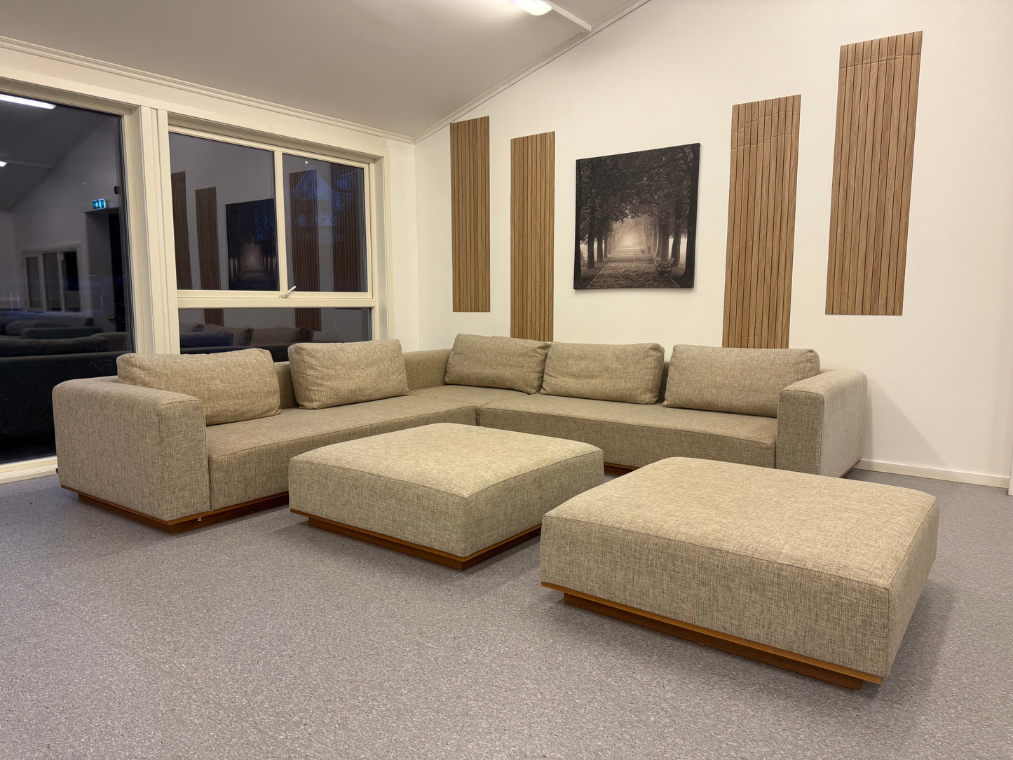 Nyrenset  Bolia Element sofa med 2 puffer - luksus og eksklusivitet - Adoua Sofa