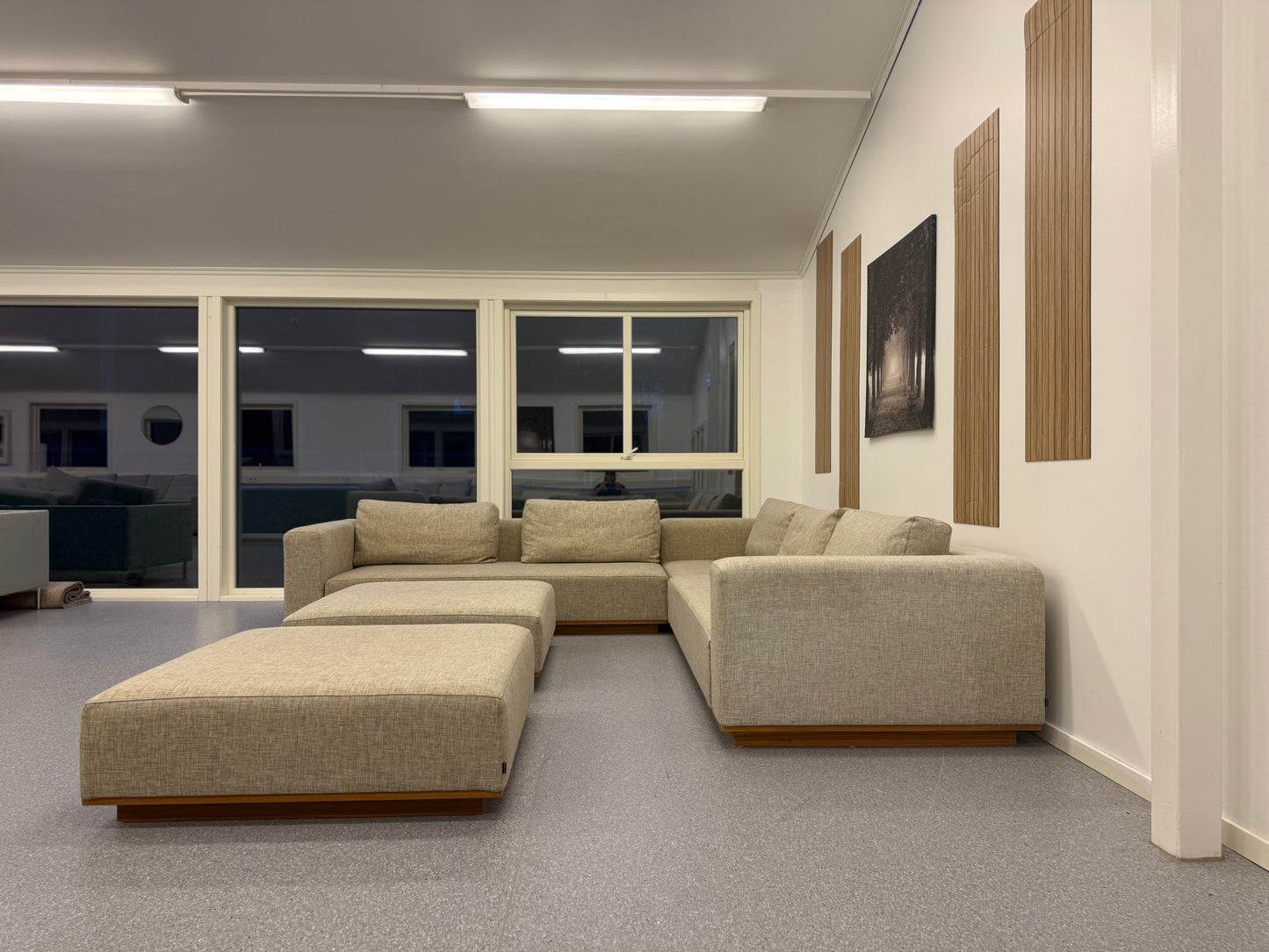 Nyrenset  Bolia Element sofa med 2 puffer - luksus og eksklusivitet - Adoua Sofa