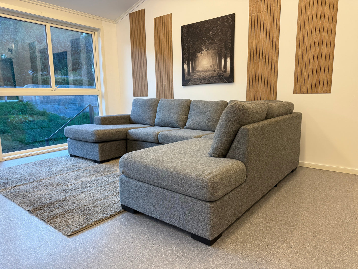 Nyrenset Grå Max u-sofa med sjeselong fra Skeidar - Adoua Sofa