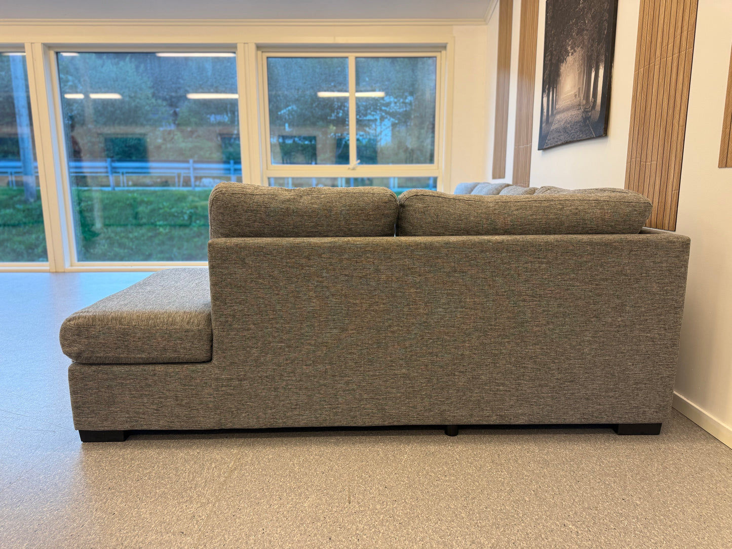 Nyrenset Grå Max u-sofa med sjeselong fra Skeidar - Adoua Sofa