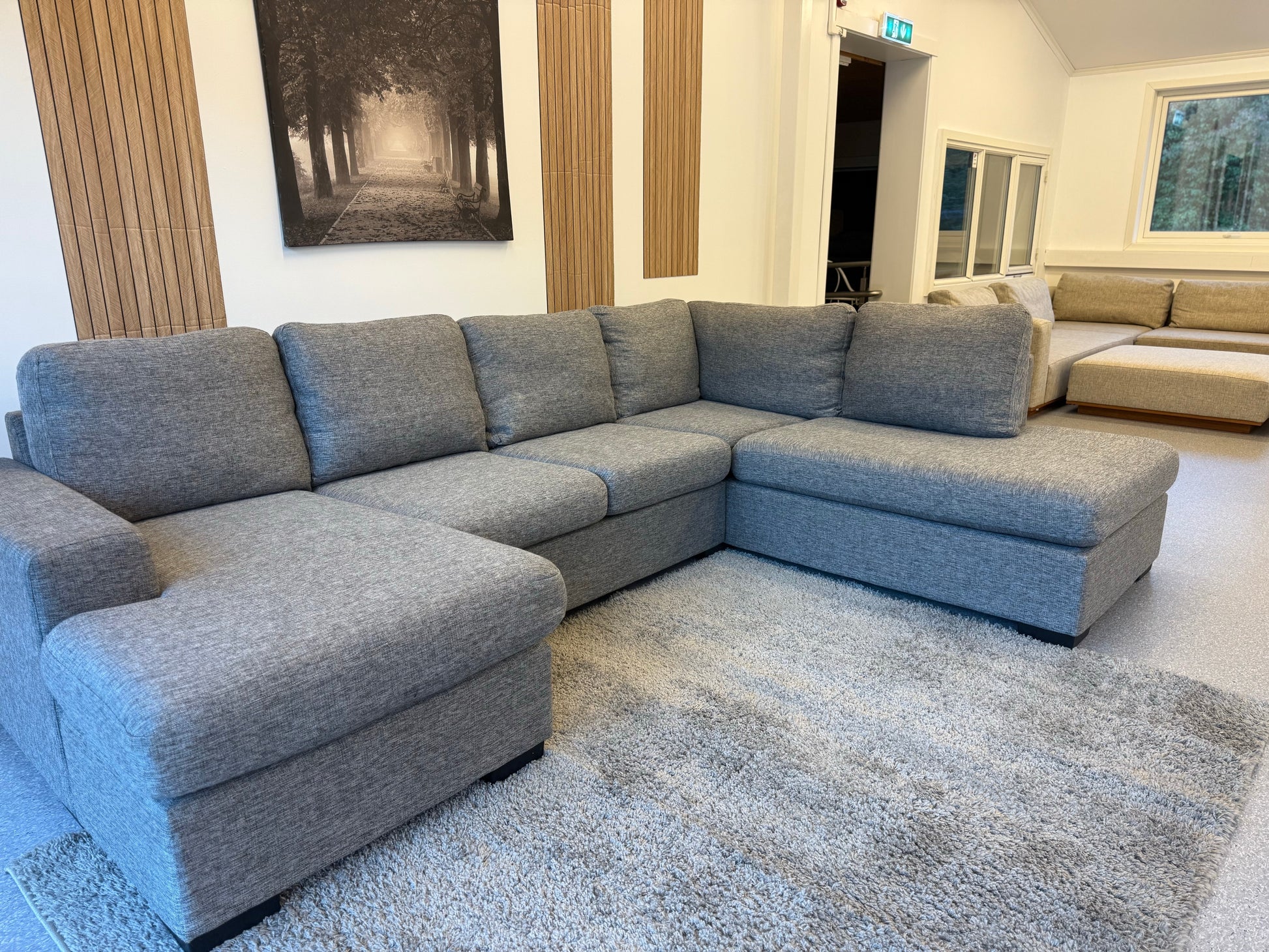 Nyrenset Grå Max u-sofa med sjeselong fra Skeidar - Adoua Sofa
