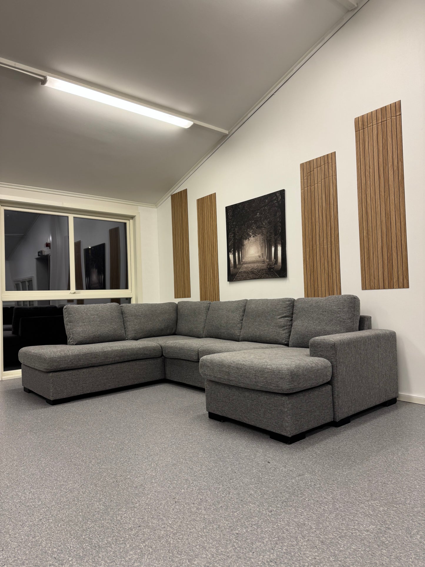 Nyrenset | Max U-sofa i lys grå – romslig og komfortabel - Adoua Sofa