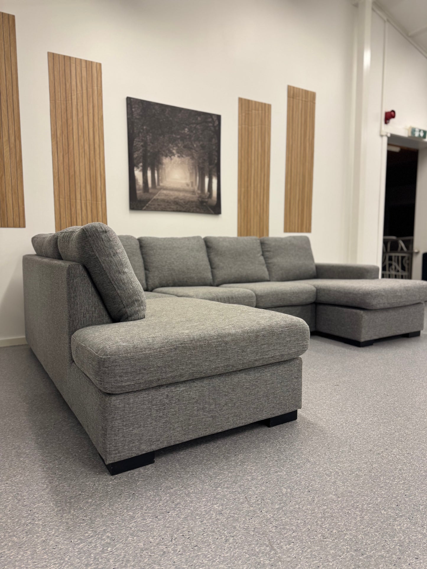 Nyrenset | Max U-sofa i lys grå – romslig og komfortabel - Adoua Sofa